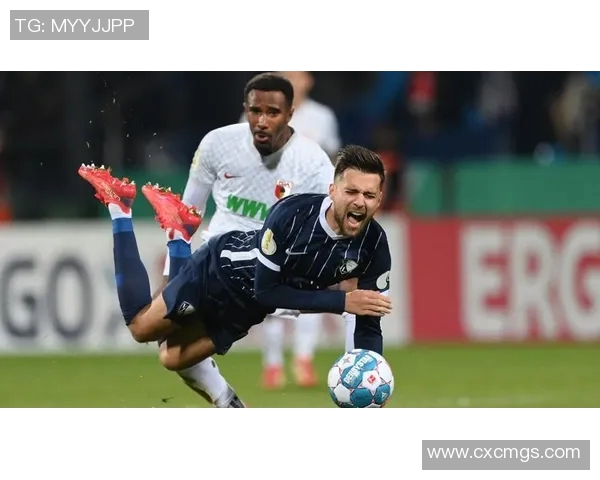 门兴与弗赖堡激战正酣赛场精彩瞬间不断上演 门兴与弗赖堡激战正酣赛场精彩瞬间不断上演